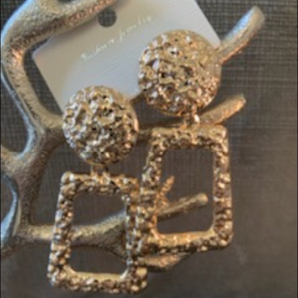 Earring - Picture 4 of 5